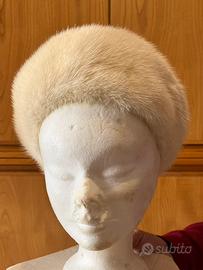 Cappello colbacco di pelliccia vintage da donna