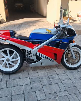Honda Rc30