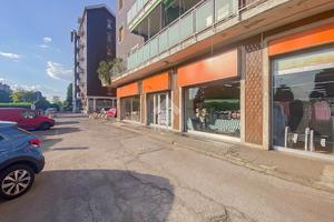 NEGOZIO A SAN GIULIANO MILANESE