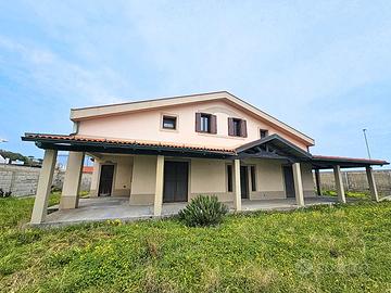 Rodia, grande villa sul lungomare