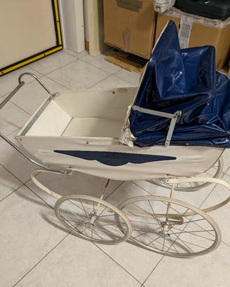 Carrozzina giocattolo vintage 