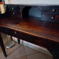 Scrivania, toilette in legno
