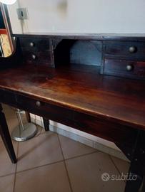Scrivania, toilette in legno