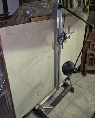 tavolo da disegno con tecnigrafo
