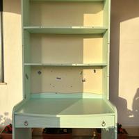 Scrivania con libreria