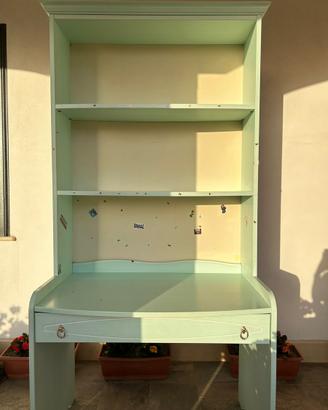 Scrivania con libreria