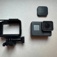 GoPro hero 5 black (per ricambi + accessori vari)