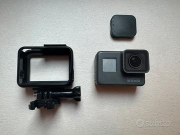 GoPro hero 5 black (per ricambi + accessori vari)