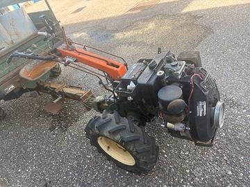 Moto coltivatore agricolo