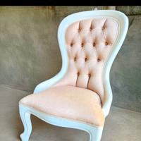 Poltrona shabby chic capitonèe in legno bianco 