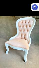 Poltrona shabby chic capitonèe in legno bianco 