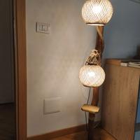 Lampada da terra artigianale in legno