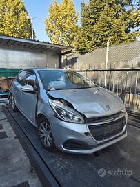 PEUGEOT 208 DEL 2016 PER RICAMBI