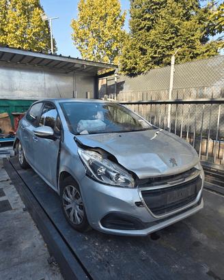 PEUGEOT 208 DEL 2016 PER RICAMBI