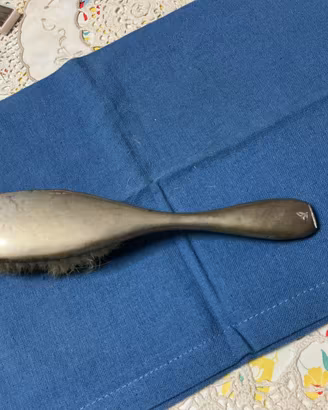 Spazzola vintage per abiti in argento 800