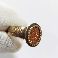 Anello in oro antico con labradorite