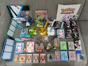 Oggetti Pokemon e carte One Piece Holo