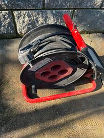 Avvolgicavo 25 m con 4 prese schuko e faro