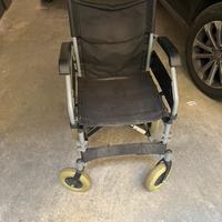 Sedia a rotelle , deambulatore , bastone 3 piedi