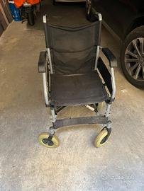 Sedia a rotelle , deambulatore , bastone 3 piedi
