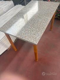 Tavolo e sedie