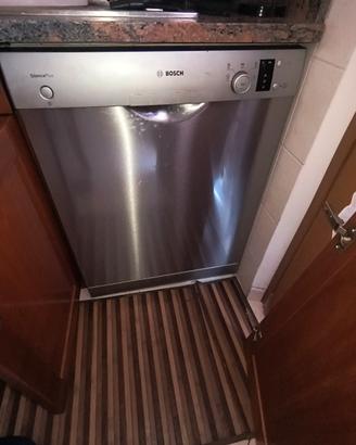 lavastoviglie Bosch frigorifero Indesit fornello h