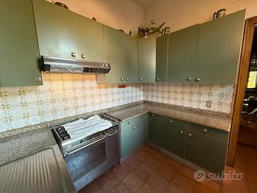 cucina completa in legno laminato