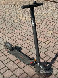 Monopattino elettroco Ninebot Kickscooter E25E