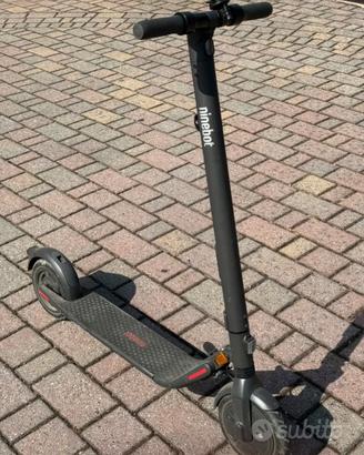 Monopattino elettroco Ninebot Kickscooter E25E