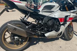 Yamaha r1