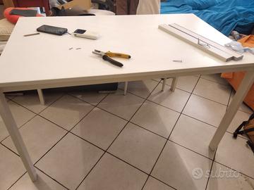 tavolo con 4 sedie mai usate