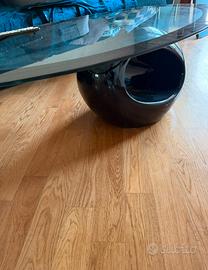 Tavolino con piatto in vetro