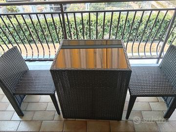 Tavolino da esterno completo di sedie