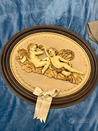 Quadro ovale con bassorilievo di cherubini