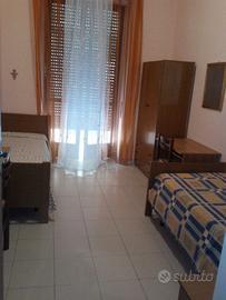 AFFITTA CAMERA singola zona Menza impiegata o stud