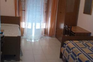 AFFITTA CAMERA singola zona Menza impiegata o stud