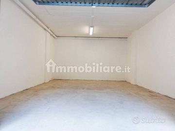 AFFFARE LOCALE 32 MQ.MAGAZZINO o GARAGE CH SCALO