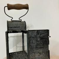 Vecchia lanterna in metallo