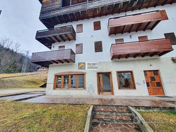 Attività / Licenza di 79 m² a Gosaldo