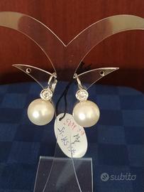 Paio di orecchini con perle coltivate e diamanti