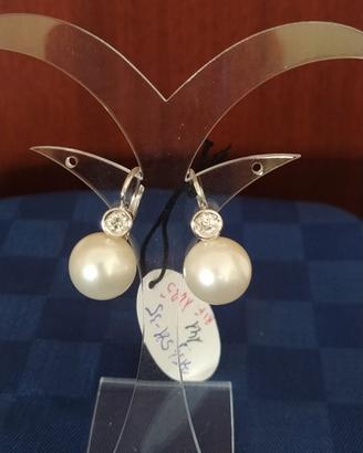 Paio di orecchini con perle coltivate e diamanti