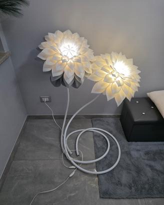 Lampada da terra a forma di fiore