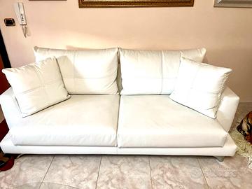 Set divano vera pelle come nuovo(mai utilizzato)