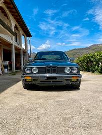 Bmw E30 e numerosi ricambi