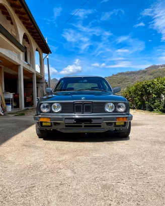 Bmw E30 e numerosi ricambi
