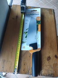 Coltello da cucina punta tonda.