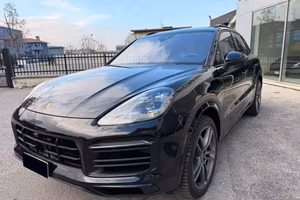 PORSCHE Cayenne 3.0 V6