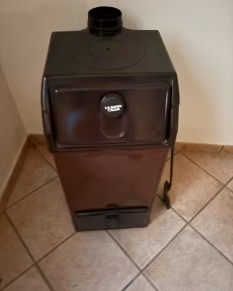 Stufa a legna e carbone in ghisa