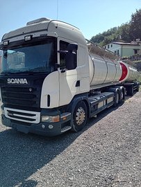 Autotreno cisterna Scania