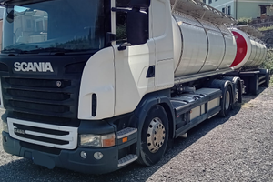 Autotreno cisterna Scania